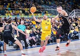 Ni con Robertson consigue el Granca cerrar la puerta del pánico (71-77)