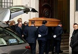 Largas colas en la capilla ardiente de Valentino en Roma: «Con una tela creaba un mundo»