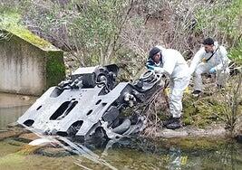 La Guardia Civil localiza una pieza de los trenes en un arroyo