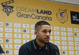 Kassius Robertson: «El equipo está luchando. Eso es lo que hace falta para salir de un momento difícil»