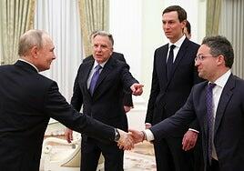 Enviados de Ucrania, Rusia y EE UU viajan ya a Abu Dabi para su primer diálogo conjunto sobre la paz