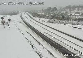 La DGT pide evitar desplazamientos por carretera este fin de semana por fuertes nevadas