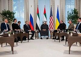 Ucrania, Rusia y EE UU buscan la paz en Abu Dabi con el Donbás como principal escollo