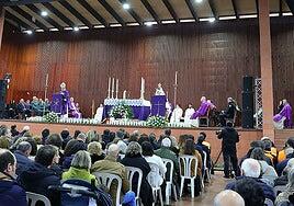 Adamuz se vuelca en la misa en memoria de los 45 fallecidos en el siniestro ferroviario