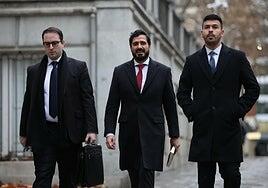 Alvise enmarca la querella por acoso de dos excompañeros en la «confrontación política»