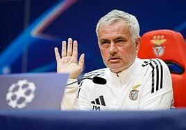 Mourinho: «Arbeloa es mi niño, no es solo un exjugador mío»