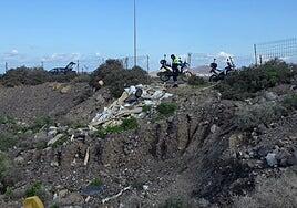 Tres metros cúbicos de amianto vertidos ilegalmente en el Mirador de Las Torres