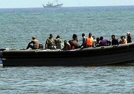 Un bebé de tres meses entre las 97 personas que llegaron este martes a El Hierro tras nueve días en el mar