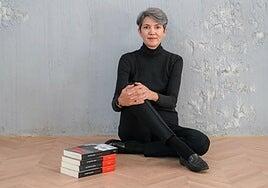 Teresa Cardona: «La novela negra te permite escarbar en unas zonas duras de la sociedad»