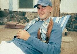 «Misma luna», la nueva historia musical de Rodrigo Fenix