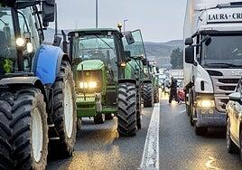 El campo toma las calles con tractoradas en protesta por recortes de la PAC y Mercosur
