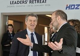 Feijóo involucra al PP europeo en su ofensiva contra Sánchez por Adamuz y la inmigración