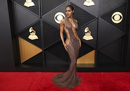 Unos Grammy entre calzoncillos, pines y alta costura