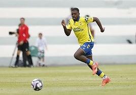 Los goles de Cédric no le valen a Helguera