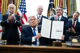 Trump sigue de reformas en la Casa Blanca y colocará una estatua de Colón en el jardín