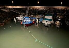 Los pescadores de Castillo del Romeral siguen a la espera: el dragado del puerto no llega