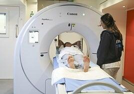 Brecha en las esperas sanitarias de Canarias: año y medio por una endoscopia en el HUC y 35 días en el Negrín