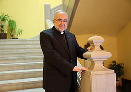 Jesús Sanz Montes, arzobispo de Oviedo: «Estoy de acuerdo con la regularización de inmigrantes, pero no con el café para todos»