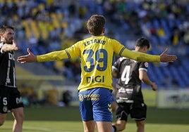 Y los fichajes de Helguera no justifican la apuesta...