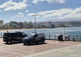 Hallado muerto un hombre con un fuerte golpe en la cabeza en Las Canteras, en la zona de La Puntilla