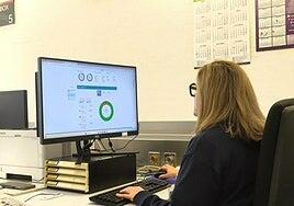 El Hospital Doctor Negrín implanta la telemedicina para el seguimiento de pacientes en diálisis peritoneal