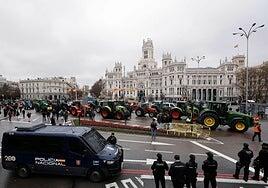 Unos 8.000 agricultores y ganaderos toman con tractores las calles de Madrid en protesta por la PAC y Mercosur