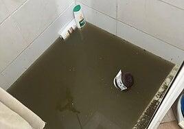 La obstrucción de las cloacas provoca la movilización de los vecinos de Jinámar