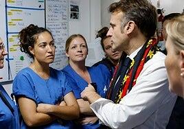 Francia pide por carta a sus jóvenes que tengan hijos