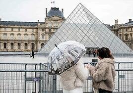 Desmantelan en Francia una red que presuntamente estafó 10 millones con las entradas del Louvre