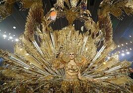 El carnaval de los ritmos latinos de Tenerife corona a Carla Castro como su nueva reina