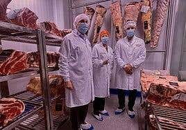 El Cabildo conoce el plan de producción ganadero-cárnica de KM0 de Frimancha Canarias