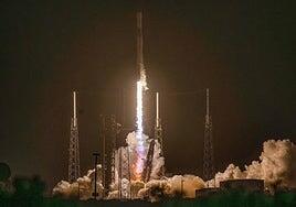 Estas son las canciones que escuchan los astronautas que viajan a la Estación Espacial en el Falcon 9