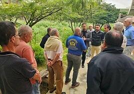 El alcalde de Telde y vecinos de la calle Blas de Otero de Jinámar estudian soluciones a los problemas de saneamiento