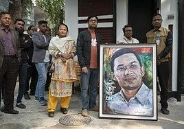 Los nacionalistas arrasan en las elecciones que devuelven la democracia a Bangladés