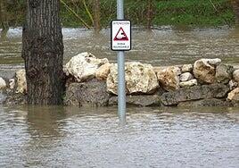 El desbordamiento del Duero obliga a confinar y desalojar viviendas en Soria