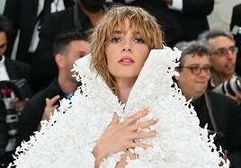 Maya Hawke, hija de Uma Thurman y Ethan Hawke, se casa por sorpresa