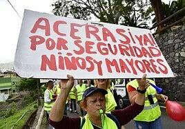 Trece años de espera por las aceras del Román