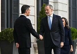 El Rey reivindica la Constitución del 78, ya la más longeva, y llama a «cumplirla»