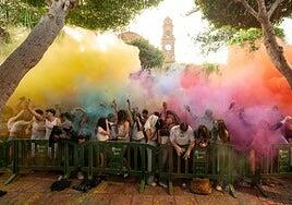 La séptima edición del carnaval +Joven convierte a Gáldar en una fiesta de colores y música