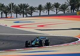 Alonso pone al límite el AMR26… y rompe