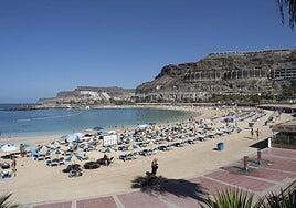 Hallado el cuerpo sin vida de un hombre en la playa de Amadores