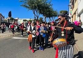 El carnaval Infantil llena de color y ritmo el casco de la villa de Moya
