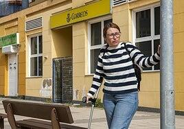 Surrealismo en Correos: le asignan reparto en moto con muleta