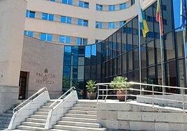 Absueltos los dos acusados de patronear un cayuco en el que fallecieron hasta 80 migrantes