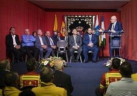 Artenara distingue al Cabildo con la Insignia de Oro por su compromiso con la cumbre