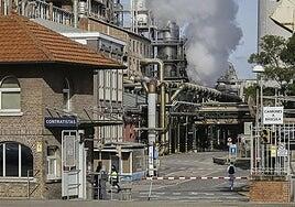 Solvay anuncia un ERE de hasta 77 personas en Barreda y un recorte estructural de un tercio de la producción