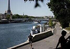 El terrorífico caso del funcionario francés que drogó con diuréticos a 248 mujeres para verlas orinar