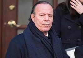 Julio Iglesias demanda a Yolanda Díaz por acusarle de someter a sus trabajadoras a «abusos sexuales»