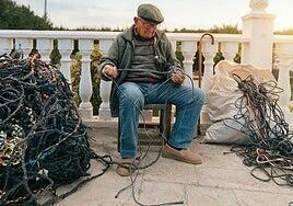 El anciano que trenza en Murcia la cuerda más larga del mundo a sus 92 años: «Me hace sentir que todavía valemos para algo»