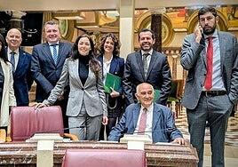 Otra crisis en Vox: dimite en bloque la dirección de Murcia para echar a su líder